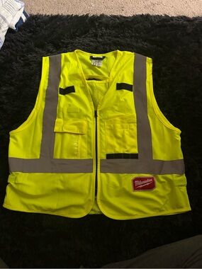 Milwaukee High-Visibility Safety Vest - Yellow